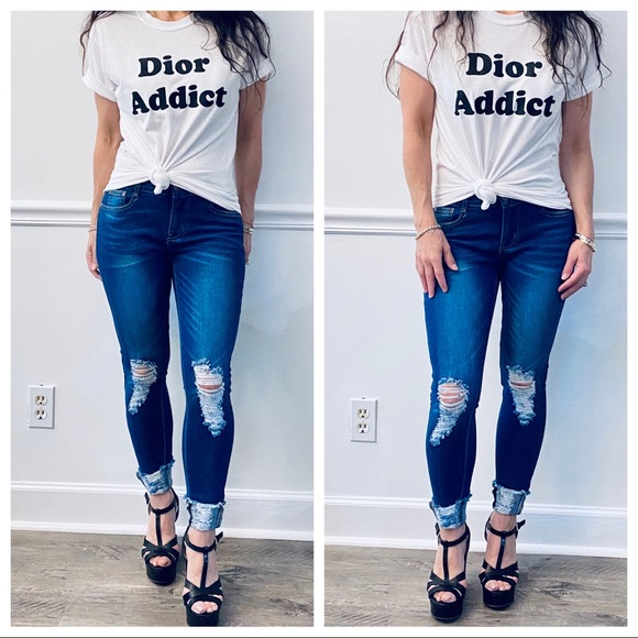 Fall Must Have Great fitting distressed jeans - Picture 2 of 6